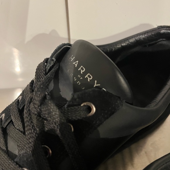 Harry’s of London black sneakers. Suede trim. Size 45 - Picture 6 of 6
